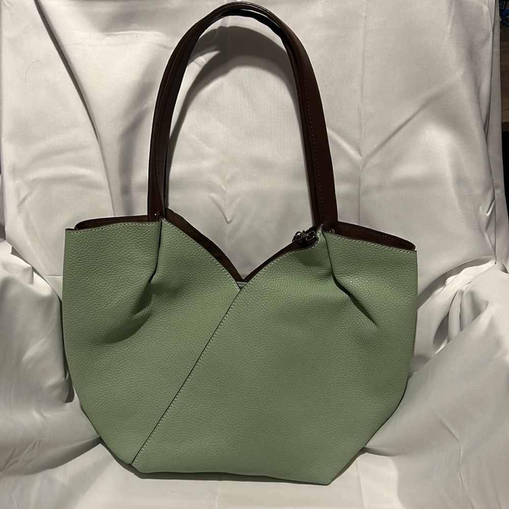 B.lush light green purse - Picture 2 of 8